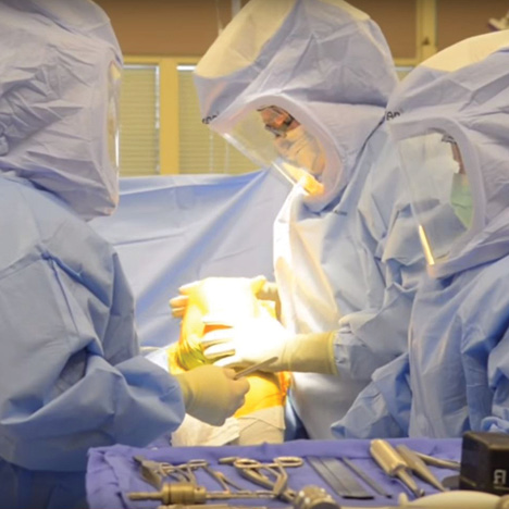 Surgeon Performs Outpatient Knee Surgery